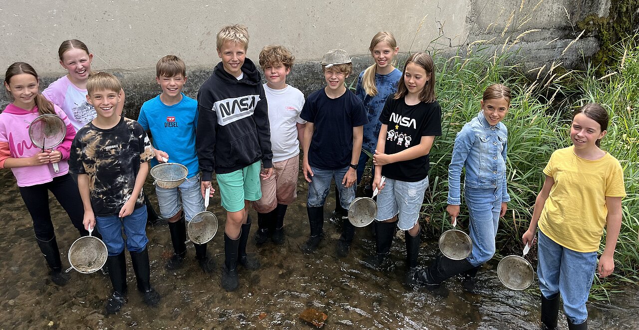 Schülerinnnen und Schüler der Natur- und Bach-AG