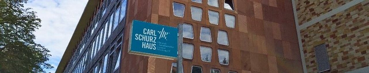 Außenansicht des Carl-Schurz-Hauses in Freiburg